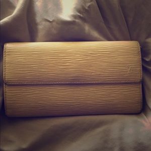 Louis Vuitton epi wallet